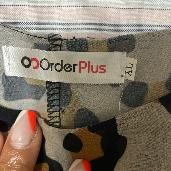 Hi-lo leopard print blouse - Picture 2 of 3